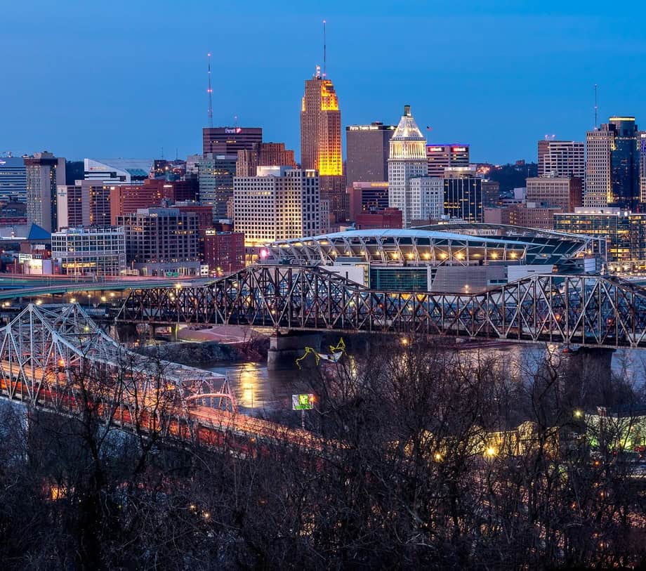 brent spence bridge cincinnati skyline covington