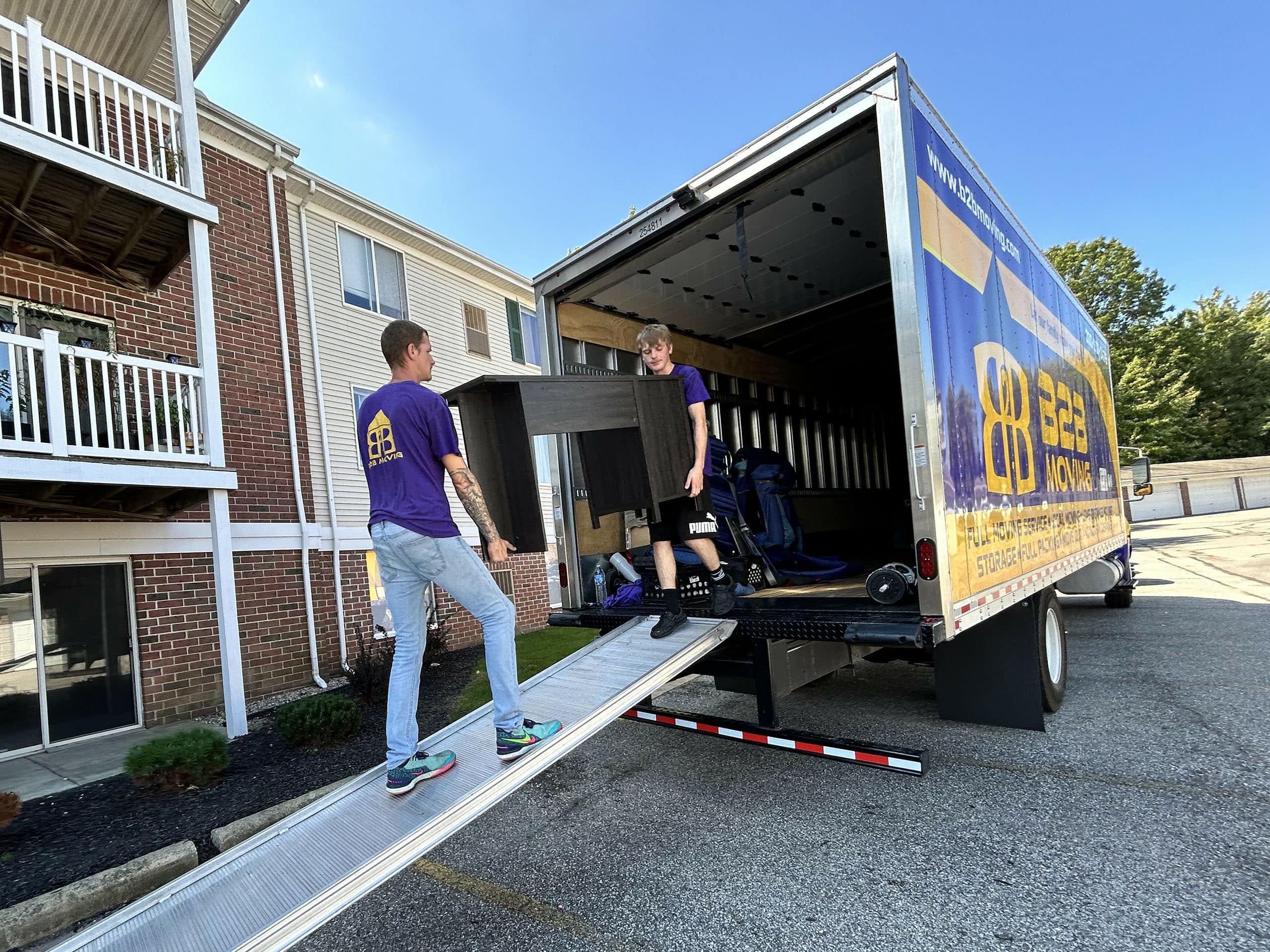 b2bmoving truck loading