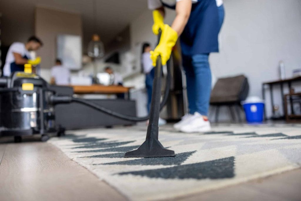 hiring a cleaning team before your move