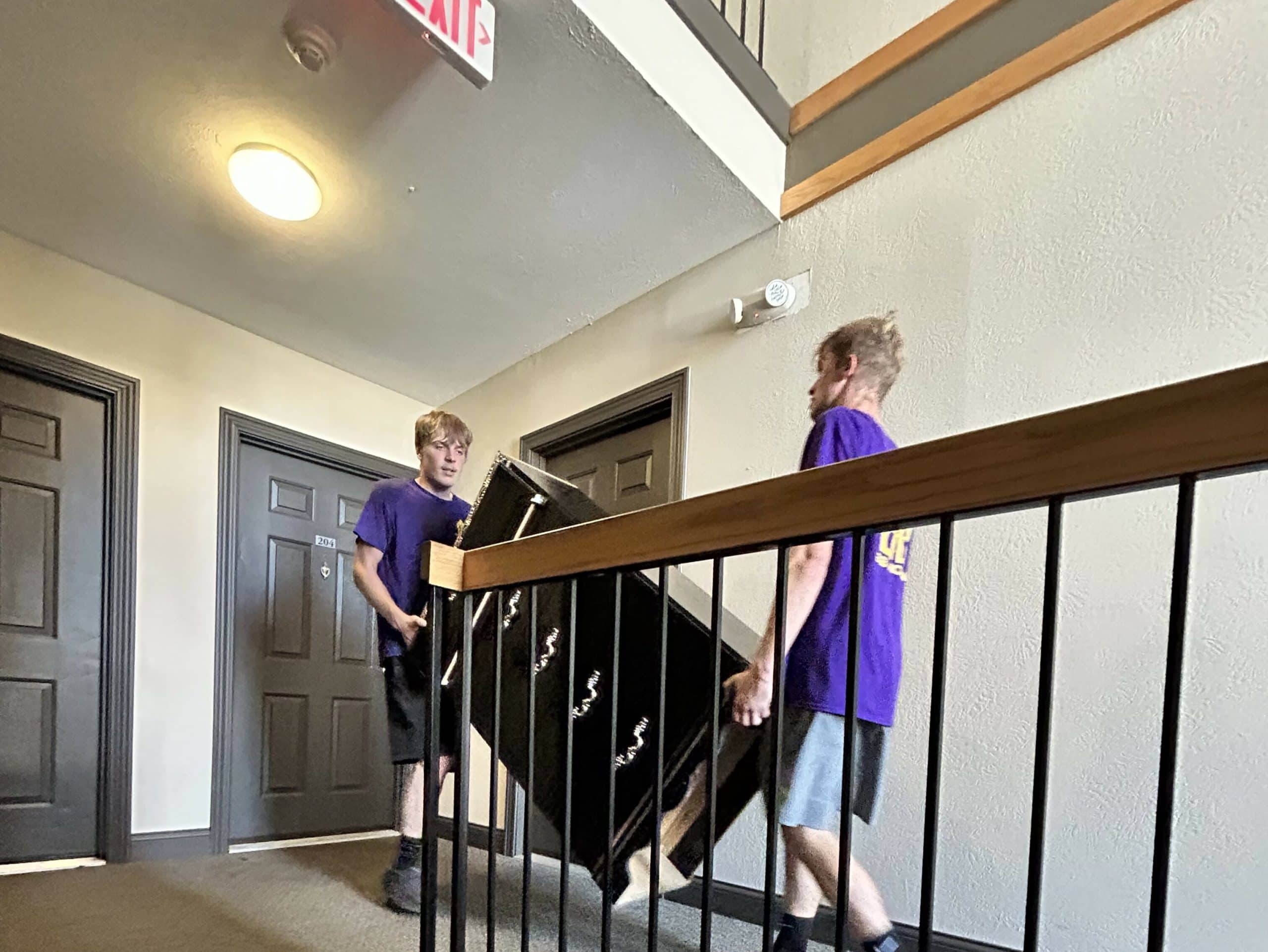 b2b moving apartment movers in action
