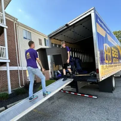 b2bmoving truck loading 768x576 square 6d96890ce83f7ff5f5c8b6948061f2c6 